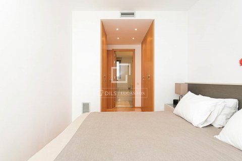 Apartamento de 3 dormitorios en venta en Barcelona, Cataluña, Spain № 8636 - foto 30