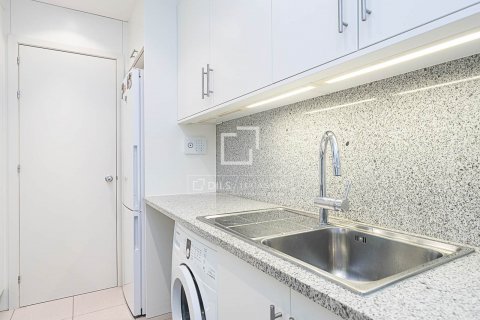 Apartamento de 3 dormitorios en venta en Barcelona, Cataluña, Spain № 8636 - foto 9