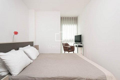 Apartamento de 3 dormitorios en venta en Barcelona, Cataluña, Spain № 8636 - foto 4