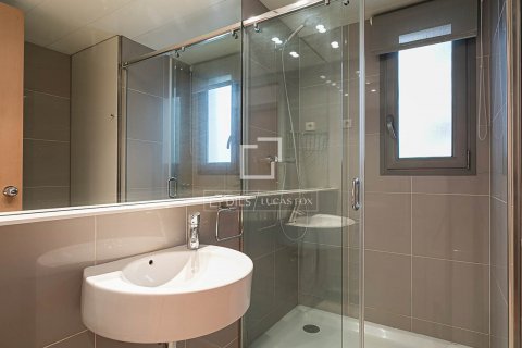 Apartamento de 3 dormitorios en venta en Barcelona, Cataluña, Spain № 8636 - foto 3
