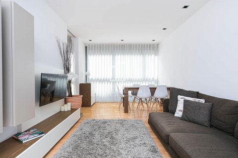Apartamento de 3 dormitorios en venta en Barcelona, Cataluña, Spain № 8636