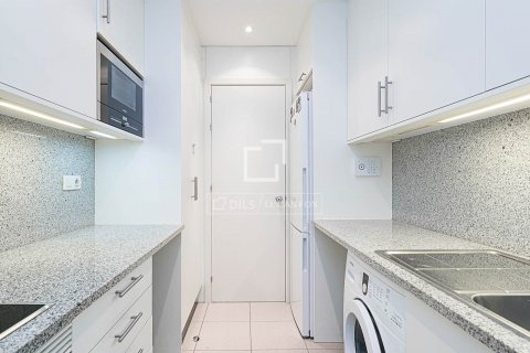 Apartamento de 3 dormitorios en venta en Barcelona, Cataluña, Spain № 8636 - foto 2