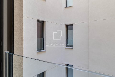 Apartamento de 2 dormitorios en alquiler en Barcelona, Cataluña, Spain № 8634 - foto 20