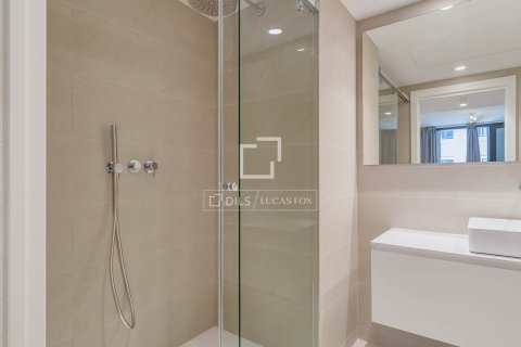 Apartamento de 2 dormitorios en alquiler en Barcelona, Cataluña, Spain № 8634 - foto 27