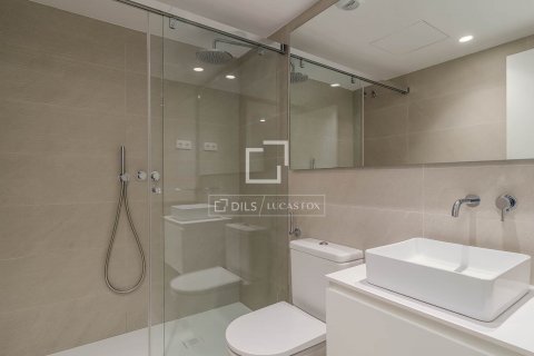 Apartamento de 2 dormitorios en alquiler en Barcelona, Cataluña, Spain № 8634 - foto 15
