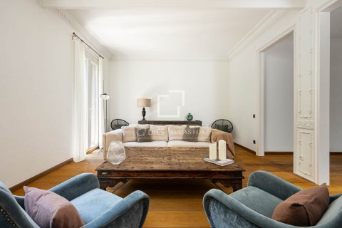 Снять в аренду квартиру в Барселона, Испания с 4 спальни, 174м², № 8631 - фото 3