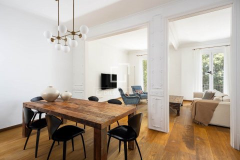 Снять в аренду квартиру в Барселона, Испания с 4 спальни, 174м², № 8631 - фото 2