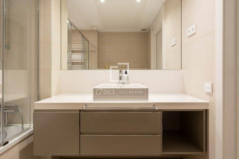 Apartamento de 4 dormitorios en alquiler en Barcelona, Cataluña, Spain № 8637 - foto 29