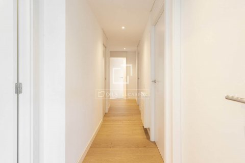 Apartamento de 4 dormitorios en alquiler en Barcelona, Cataluña, Spain № 8637 - foto 16