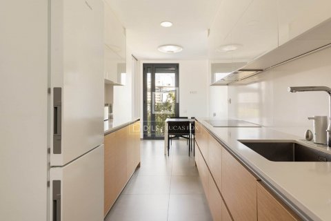 Apartamento de 4 dormitorios en alquiler en Barcelona, Cataluña, Spain № 8637 - foto 14