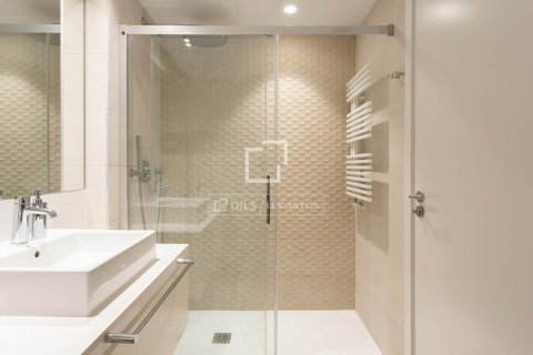 Apartamento de 4 dormitorios en alquiler en Barcelona, Cataluña, Spain № 8637 - foto 26