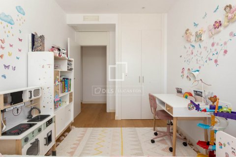 Apartamento de 4 dormitorios en alquiler en Barcelona, Cataluña, Spain № 8637 - foto 30