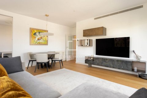 Apartamento de 4 dormitorios en alquiler en Barcelona, Cataluña, Spain № 8637 - foto 9