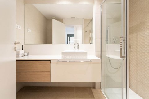Apartamento de 4 dormitorios en alquiler en Barcelona, Cataluña, Spain № 8637 - foto 24