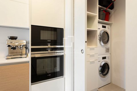 Apartamento de 4 dormitorios en alquiler en Barcelona, Cataluña, Spain № 8637 - foto 13