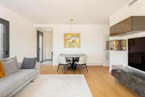 Apartamento de 4 dormitorios en alquiler en Barcelona, Cataluña, Spain № 8637 - foto 8