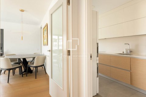 Apartamento de 4 dormitorios en alquiler en Barcelona, Cataluña, Spain № 8637 - foto 15