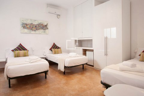 Apartamento de 7 dormitorios en venta en Barcelona, Cataluña, Spain № 8632 - foto 4