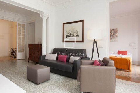 Apartamento de 7 dormitorios en venta en Barcelona, Cataluña, Spain № 8632 - foto 30
