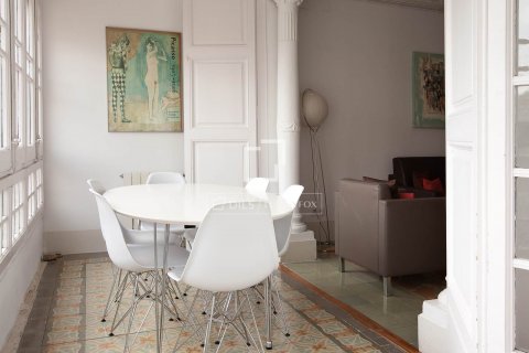 Apartamento de 7 dormitorios en venta en Barcelona, Cataluña, Spain № 8632 - foto 3