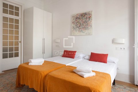 Apartamento de 7 dormitorios en venta en Barcelona, Cataluña, Spain № 8632 - foto 24