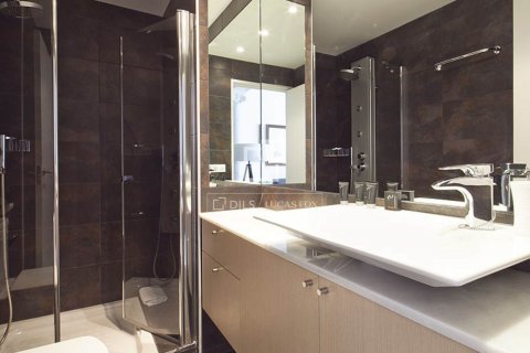 Apartamento de 7 dormitorios en venta en Barcelona, Cataluña, Spain № 8632 - foto 13