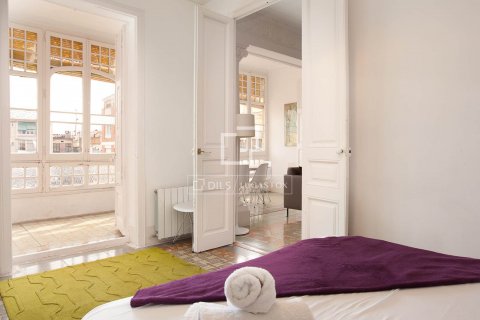 Apartamento de 7 dormitorios en venta en Barcelona, Cataluña, Spain № 8632 - foto 2