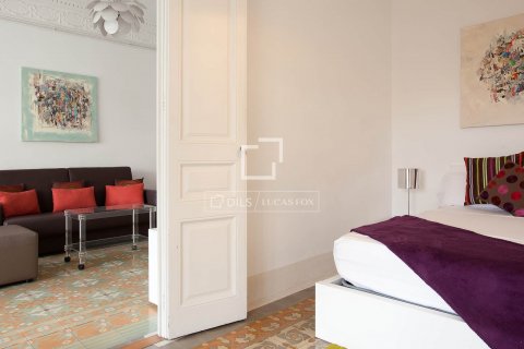 Apartamento de 7 dormitorios en venta en Barcelona, Cataluña, Spain № 8632 - foto 16