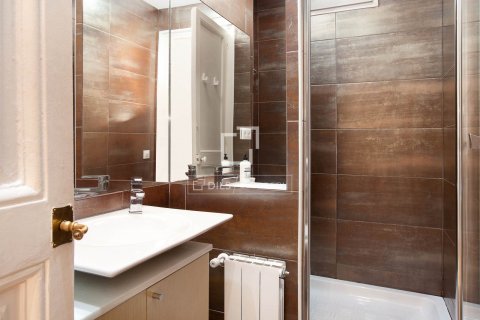 Apartamento de 7 dormitorios en venta en Barcelona, Cataluña, Spain № 8632 - foto 20
