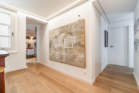 Apartamento de 3 dormitorios en venta en Barcelona, Cataluña, Spain № 8555 - foto 16