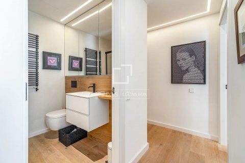 Apartamento de 3 dormitorios en venta en Barcelona, Cataluña, Spain № 8555 - foto 29
