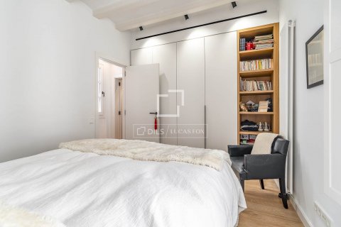 Apartamento de 3 dormitorios en venta en Barcelona, Cataluña, Spain № 8555 - foto 24