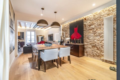 Apartamento de 3 dormitorios en venta en Barcelona, Cataluña, Spain № 8555