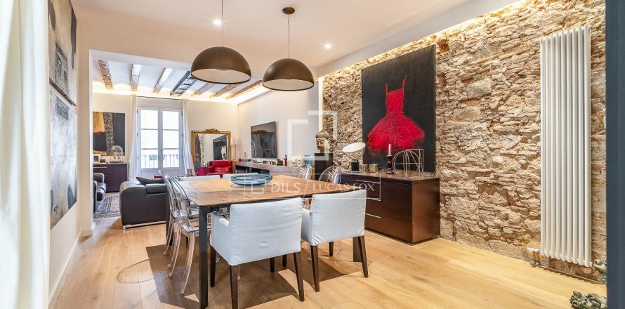 Apartamento de 3 dormitorios en venta en Barcelona, Cataluña, Spain № 8555