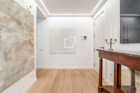Apartamento de 3 dormitorios en venta en Barcelona, Cataluña, Spain № 8555 - foto 14