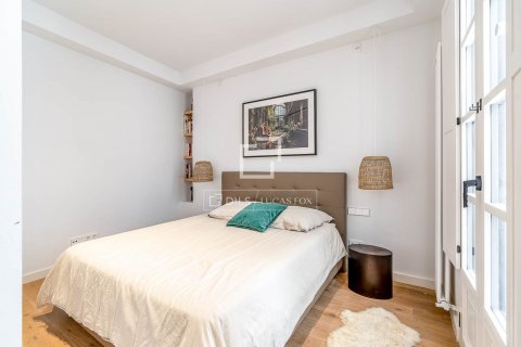 Apartamento de 3 dormitorios en venta en Barcelona, Cataluña, Spain № 8555 - foto 17