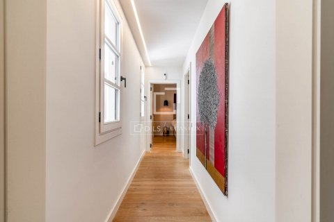 Apartamento de 3 dormitorios en venta en Barcelona, Cataluña, Spain № 8555 - foto 21