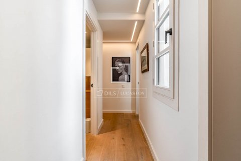 Apartamento de 3 dormitorios en venta en Barcelona, Cataluña, Spain № 8555 - foto 20