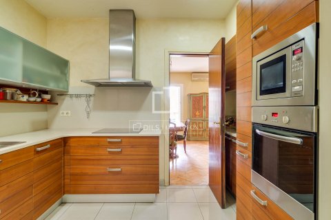 Купить квартиру в Барселона, Испания с 4 спальни, 160м², № 8553 - фото 30