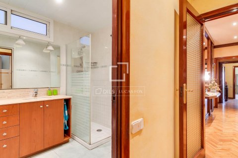 Купить квартиру в Барселона, Испания с 4 спальни, 160м², № 8553 - фото 24