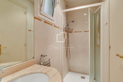 Купить квартиру в Барселона, Испания с 4 спальни, 160м², № 8553 - фото 29