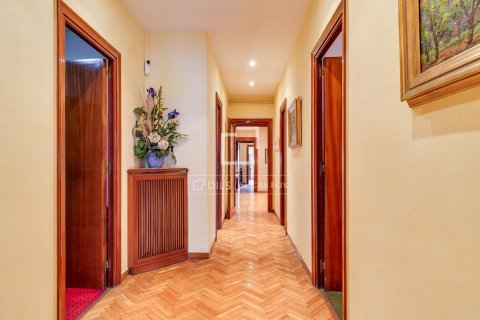 Купить квартиру в Барселона, Испания с 4 спальни, 160м², № 8553 - фото 6
