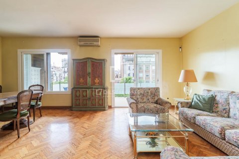 Купить квартиру в Барселона, Испания с 4 спальни, 160м², № 8553 - фото 2