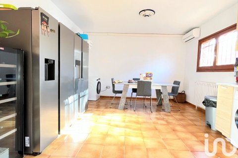 Сasa de 4 dormitorios en venta en Vilanova i la Geltrú, Barcelona, Cataluña, Spain № 5050 - foto 25