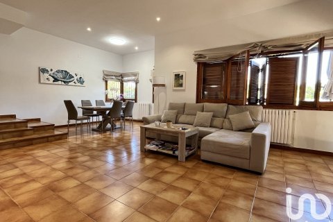Сasa de 4 dormitorios en venta en Vilanova i la Geltrú, Barcelona, Cataluña, Spain № 5050 - foto 10