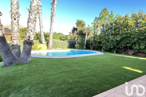 Сasa de 4 dormitorios en venta en Vilanova i la Geltrú, Barcelona, Cataluña, Spain № 5050