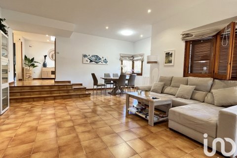 Сasa de 4 dormitorios en venta en Vilanova i la Geltrú, Barcelona, Cataluña, Spain № 5050 - foto 14