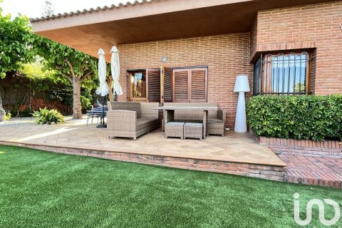 Сasa de 4 dormitorios en venta en Vilanova i la Geltrú, Barcelona, Cataluña, Spain № 5050 - foto 2