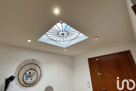 Сasa de 4 dormitorios en venta en Vilanova i la Geltrú, Barcelona, Cataluña, Spain № 5050 - foto 18