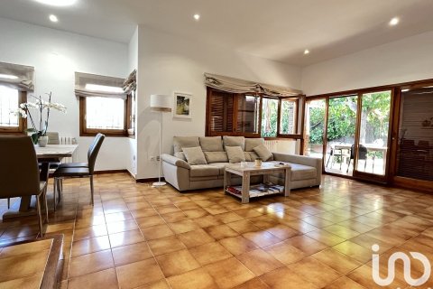Сasa de 4 dormitorios en venta en Vilanova i la Geltrú, Barcelona, Cataluña, Spain № 5050 - foto 13